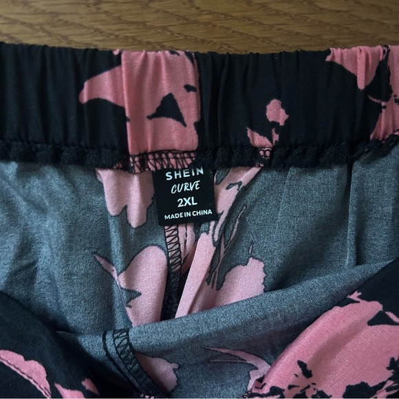 SHEIN Black and Pink Floral Wide-Leg Pants - Picture 2 of 6